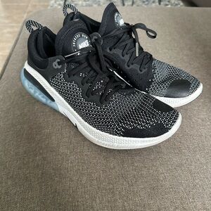 Men’s Nike Joyride Black and White Running Shoes Size 9